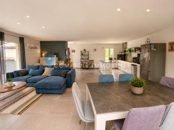 Villa
                                                                                                                                                                                                                                                                                                                        4 pièce(s)                                                                                                                                                                                                          3 chambre(s)                                                                                                                                                                                                          111  m²