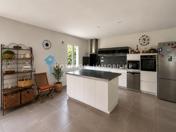 Villa
                                                                                                                                                                                                                                                                                                                        4 pièce(s)                                                                                                                                                                                                          3 chambre(s)                                                                                                                                                                                                          111  m²