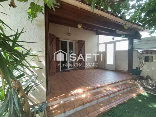 Maison de ville avec cour et double terrasses