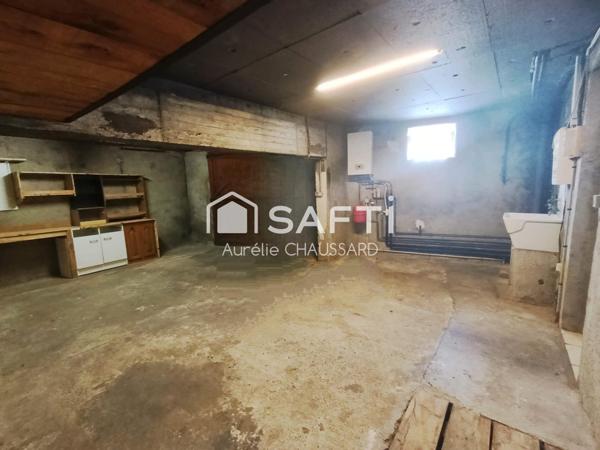 Maison de ville avec cour et double terrasses