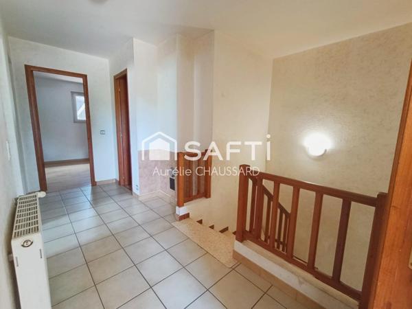 Maison de ville avec cour et double terrasses