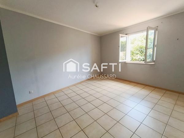 Maison de ville avec cour et double terrasses