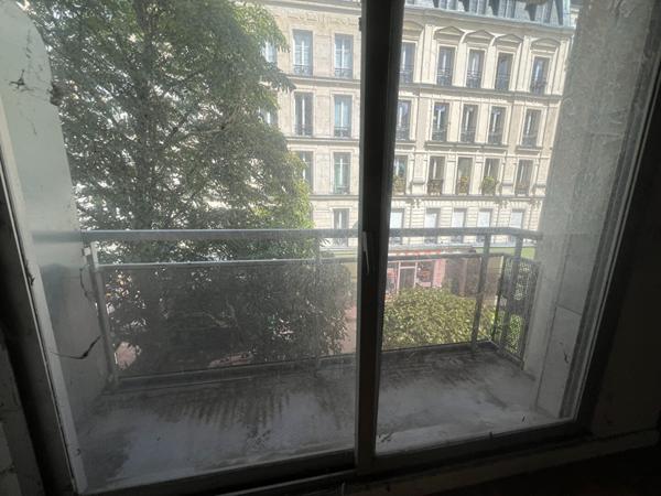 Exclusivite - A vendre : Appartement moderne de 28,03 m2 a Paris - Ideal investisseur - A renover - Balcon