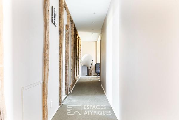 Domaine rénové avec gîtes, piscine et vue dominante