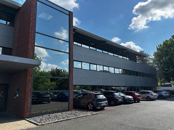 Bureaux à louer à Mérignac avec stationnements privatifs et accès tram