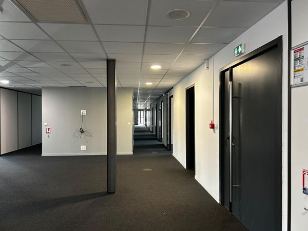 Bureaux à louer à Mérignac avec stationnements privatifs et accès tram