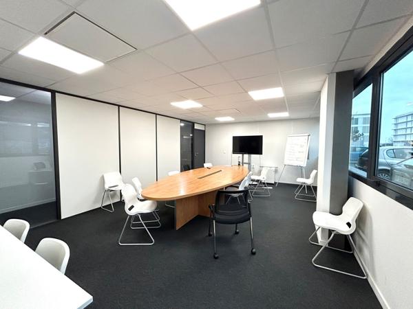 Bureaux à louer à Mérignac avec stationnements privatifs et accès tram