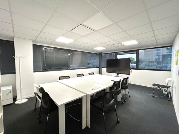 Bureaux à louer à Mérignac avec stationnements privatifs et accès tram
