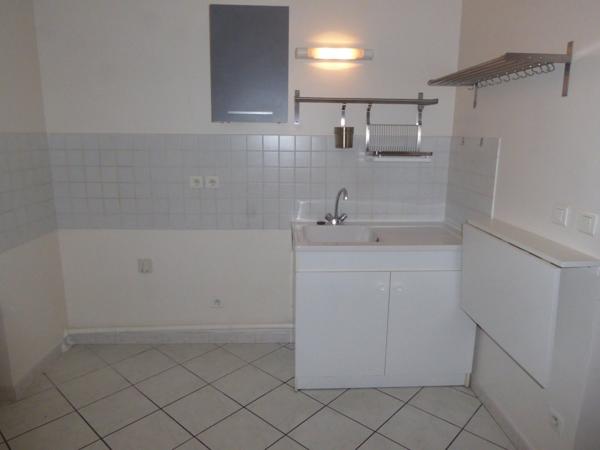 APPARTEMENT DE TYPE F2 dans Résidence avec ascenseur