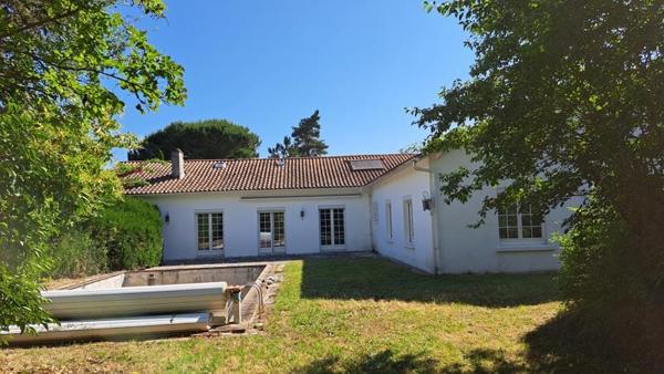 Maison à vendre |  Saint-Seurin-sur-l'Isle |  7 pièces | 224 m²