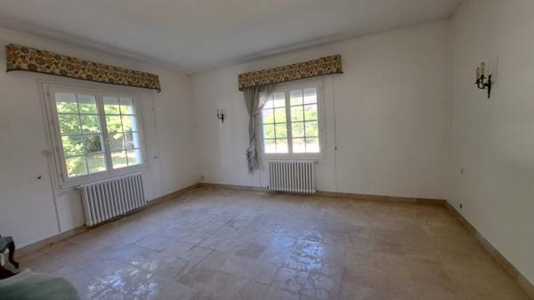 Maison à vendre |  Saint-Seurin-sur-l'Isle |  7 pièces | 224 m²