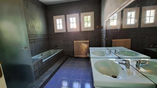 Maison à vendre |  Saint-Seurin-sur-l'Isle |  7 pièces | 224 m²