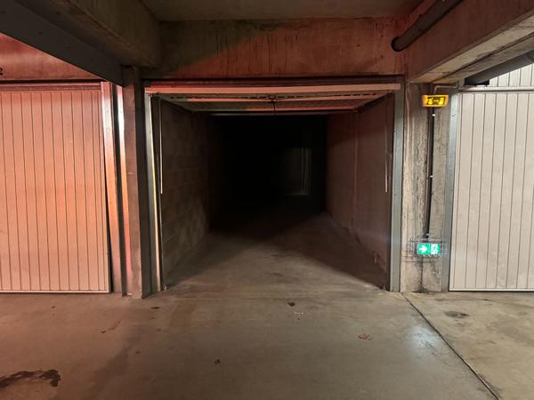 Garage double fermé et sécurisé dans résidence Quartier du Drapeau à Dijon
