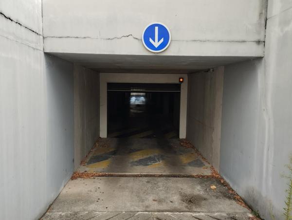 Garage double fermé et sécurisé dans résidence Quartier du Drapeau à Dijon