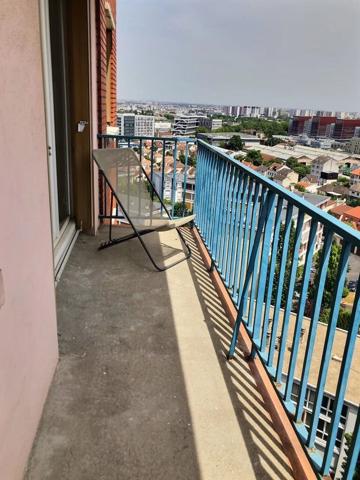 Vente                                                      Appartement
                        
                     3 pièces                      56 m2                     à Pantin