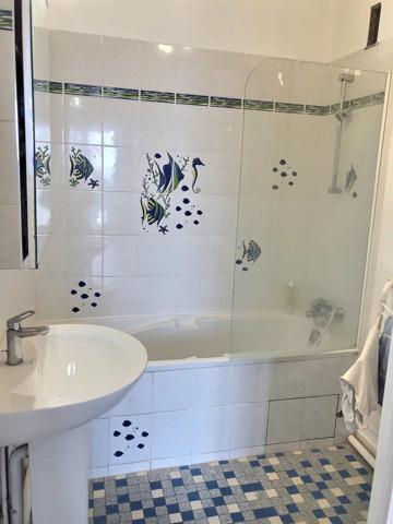 Vente                                                      Appartement
                        
                     3 pièces                      56 m2                     à Pantin