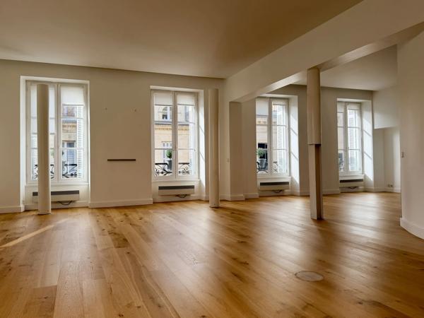 Acheter un bel appartement ancien 100M2 très lumineux au coeur du Triangle d'Or à Bordeaux dans un magnifique immeuble en pierre avec ascenseurr