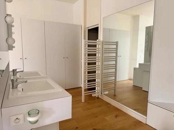 Acheter un bel appartement ancien 100M2 très lumineux au coeur du Triangle d'Or à Bordeaux dans un magnifique immeuble en pierre avec ascenseurr