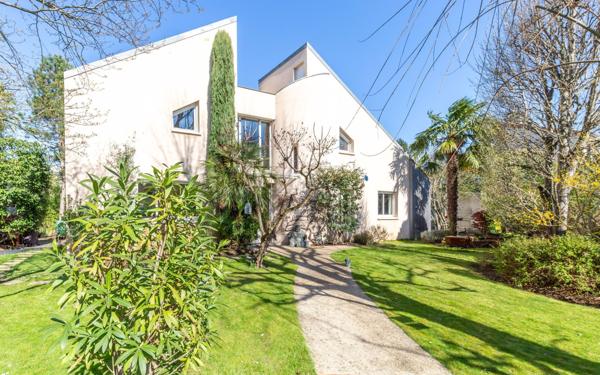 Maison à vendre    7 pièces • 200 m2 Saint-Maur-des-Fossés