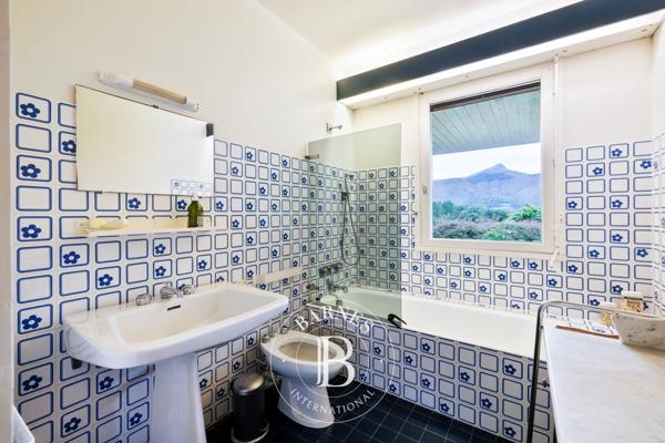 Urrugne, Maison  285 m² à vendre
