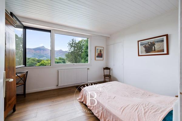 Urrugne, Maison  285 m² à vendre