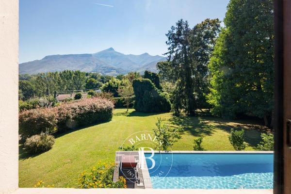 Urrugne, Maison  285 m² à vendre
