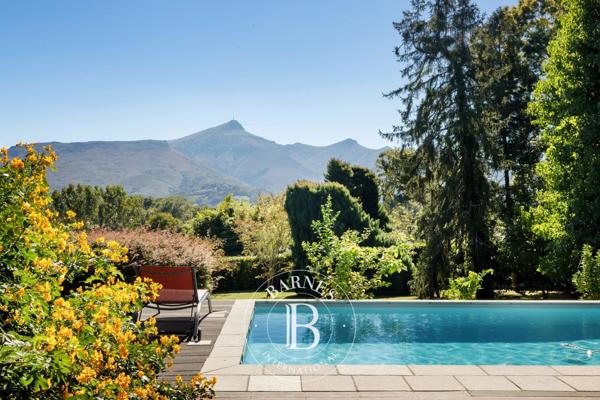 Urrugne, Maison  285 m² à vendre