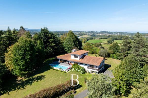 Urrugne, Maison  285 m² à vendre