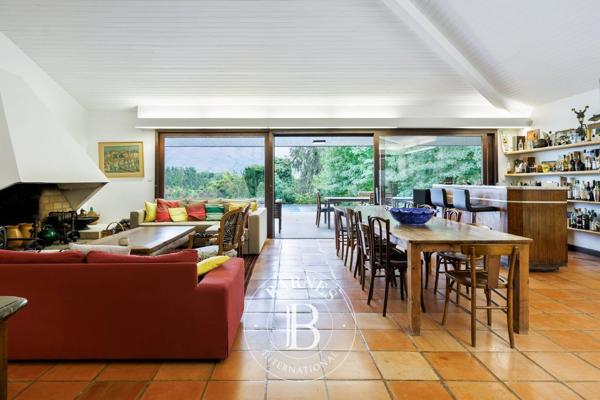 Urrugne, Maison  285 m² à vendre