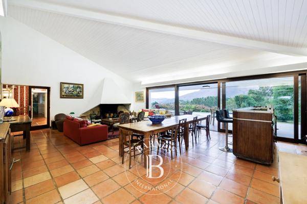 Urrugne, Maison  285 m² à vendre