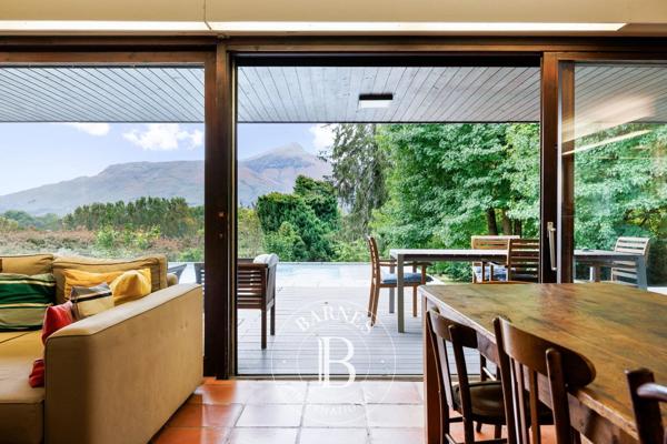 Urrugne, Maison  285 m² à vendre