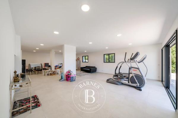 Mandelieu-la-Napoule, Villa 4 Chambres -  221 m² à vendre