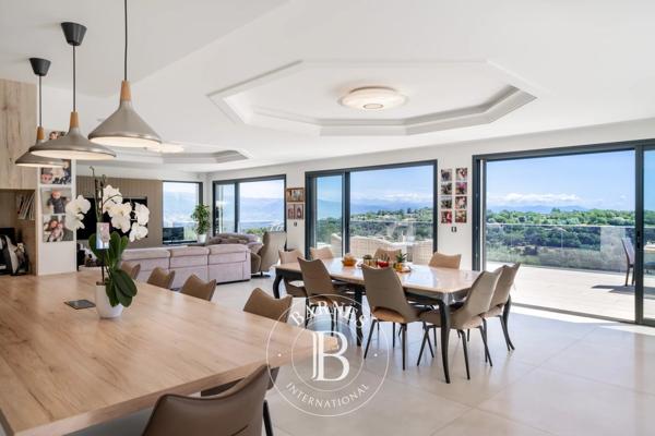 Mandelieu-la-Napoule, Villa 4 Chambres -  221 m² à vendre