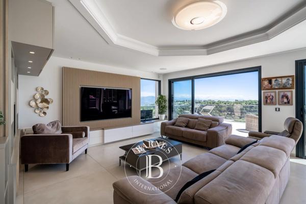Mandelieu-la-Napoule, Villa 4 Chambres -  221 m² à vendre