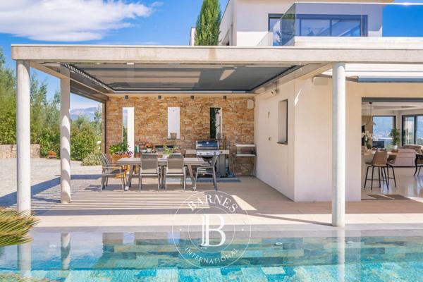 Mandelieu-la-Napoule, Villa 4 Chambres -  221 m² à vendre