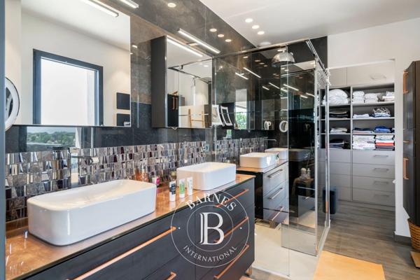 Mandelieu-la-Napoule, Villa 4 Chambres -  221 m² à vendre