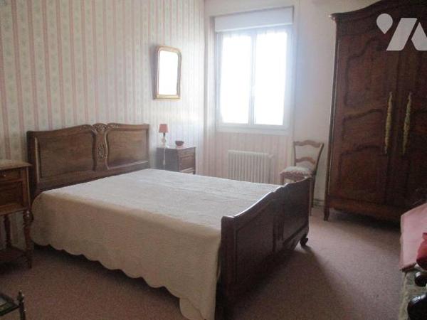 Maison d'habitation comprenant :
-au sous-sol : pièces-rangement, caves, buanderie-chaufferie ...