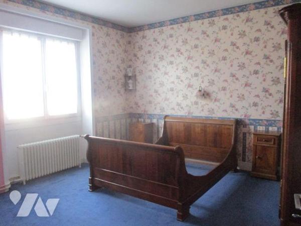 Maison d'habitation comprenant :
-au sous-sol : pièces-rangement, caves, buanderie-chaufferie ...