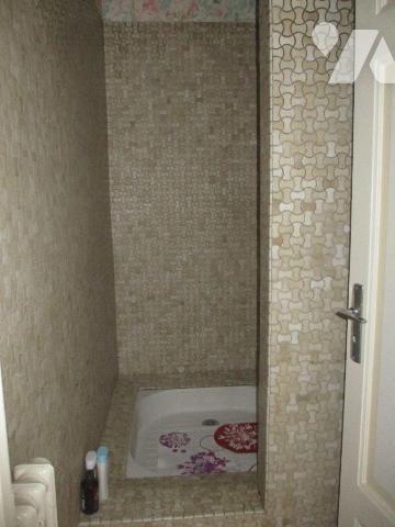 Maison d'habitation comprenant :
-au sous-sol : pièces-rangement, caves, buanderie-chaufferie ...