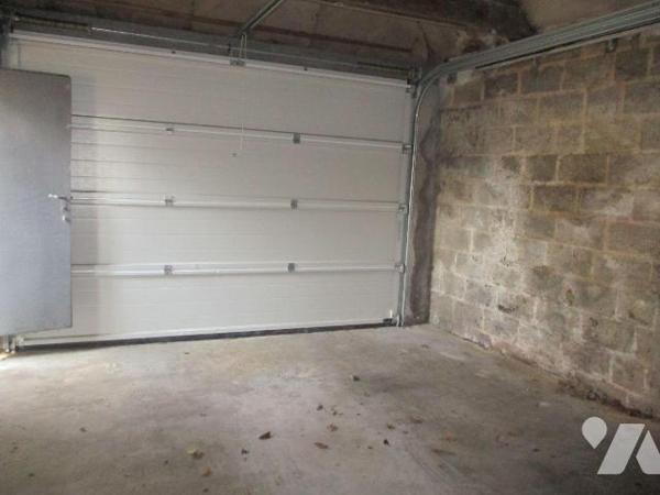 Maison d'habitation comprenant :
-au sous-sol : pièces-rangement, caves, buanderie-chaufferie ...