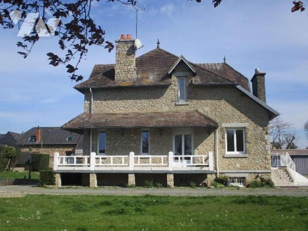 Maison d'habitation comprenant :
-au sous-sol : pièces-rangement, caves, buanderie-chaufferie ...