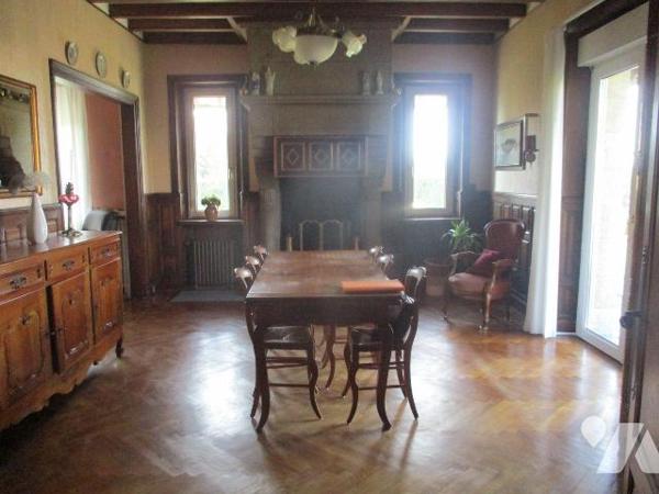 Maison d'habitation comprenant :
-au sous-sol : pièces-rangement, caves, buanderie-chaufferie ...