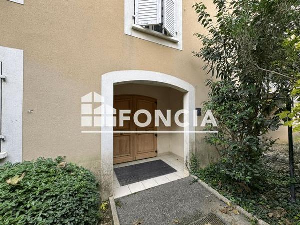 Location Appartement 4 pièces 88.5 m² - 9 AV DU GENERAL DE GAULLE Lambesc 13410