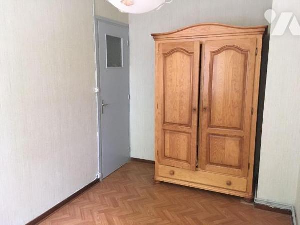 A Saisir en Priorité chez votre Notaire, BERGUES INTRA-MUROS, maison d'habitation avec quelques...