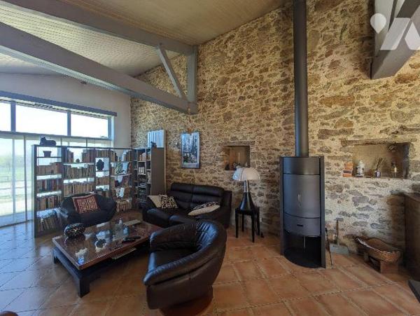 EXCLUSIVITÉ - A 5 minutes des Herbiers et 20 minutes du Puy du Fou, découvrez cette propriété h...