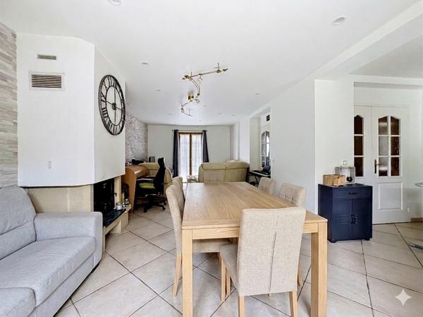 Maison
         6 pièces
        - 153 m² 680 000 € *