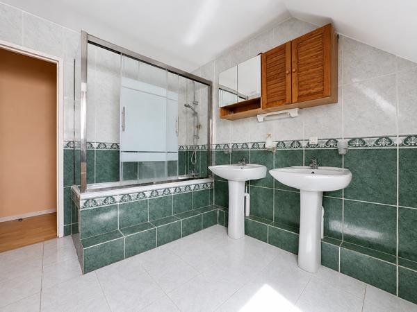 Maison
         6 pièces
        - 153 m² 680 000 € *