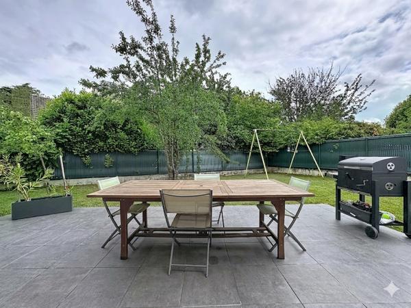 Maison
         6 pièces
        - 153 m² 680 000 € *