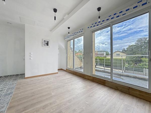 Maison
         6 pièces
        - 153 m² 680 000 € *