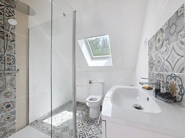 Maison
         6 pièces
        - 153 m² 680 000 € *